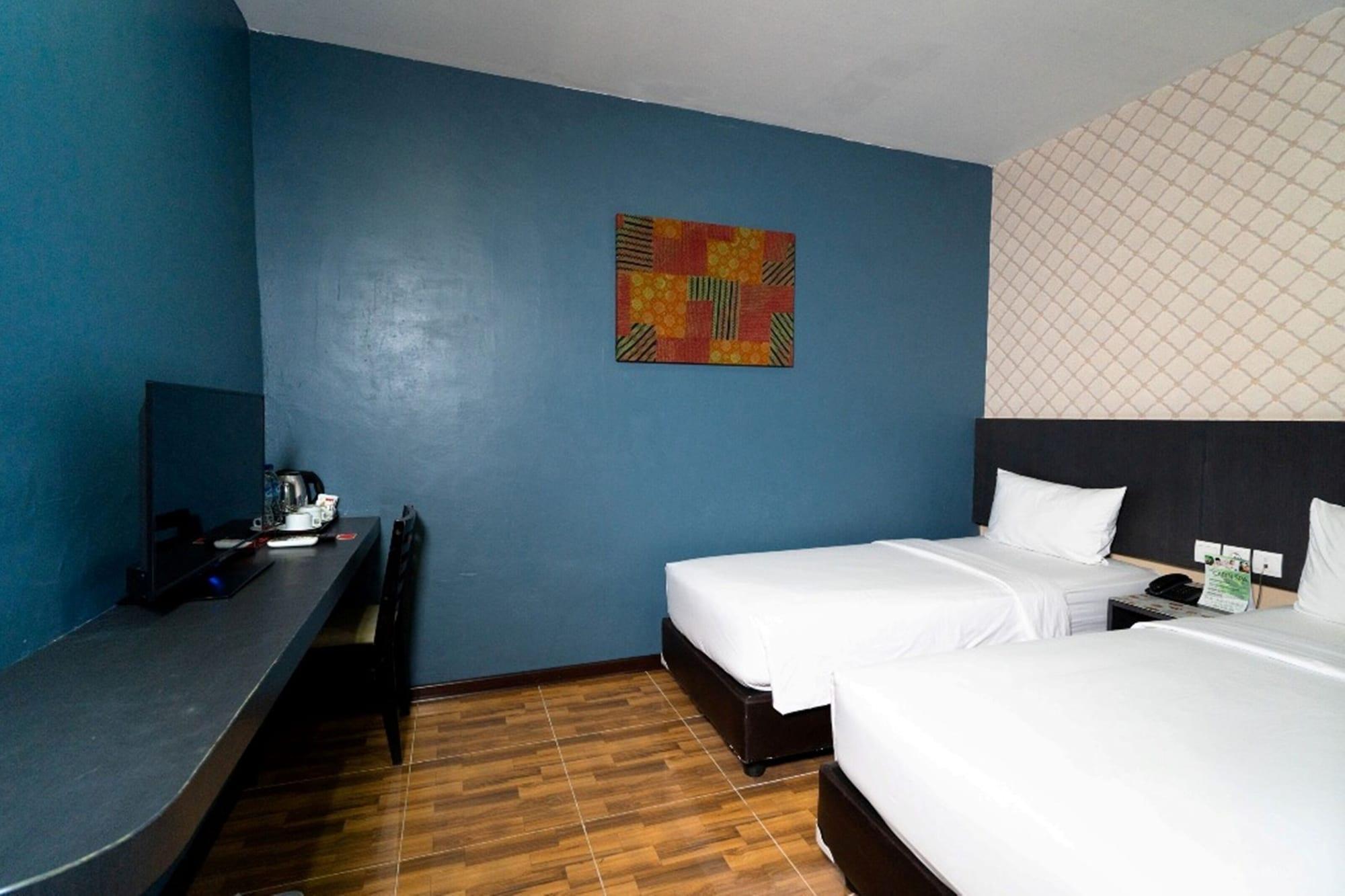 Crew Express Hotel Lubukpakam Extérieur photo