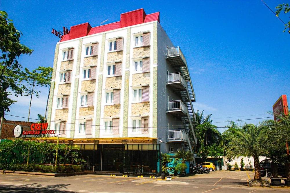 Crew Express Hotel Lubukpakam Extérieur photo