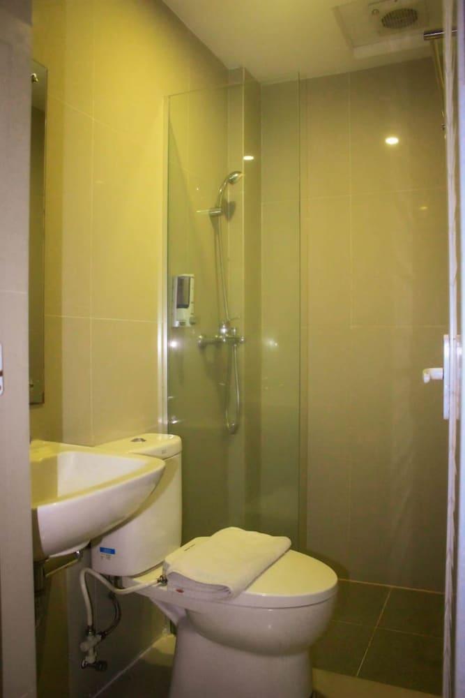 Crew Express Hotel Lubukpakam Extérieur photo