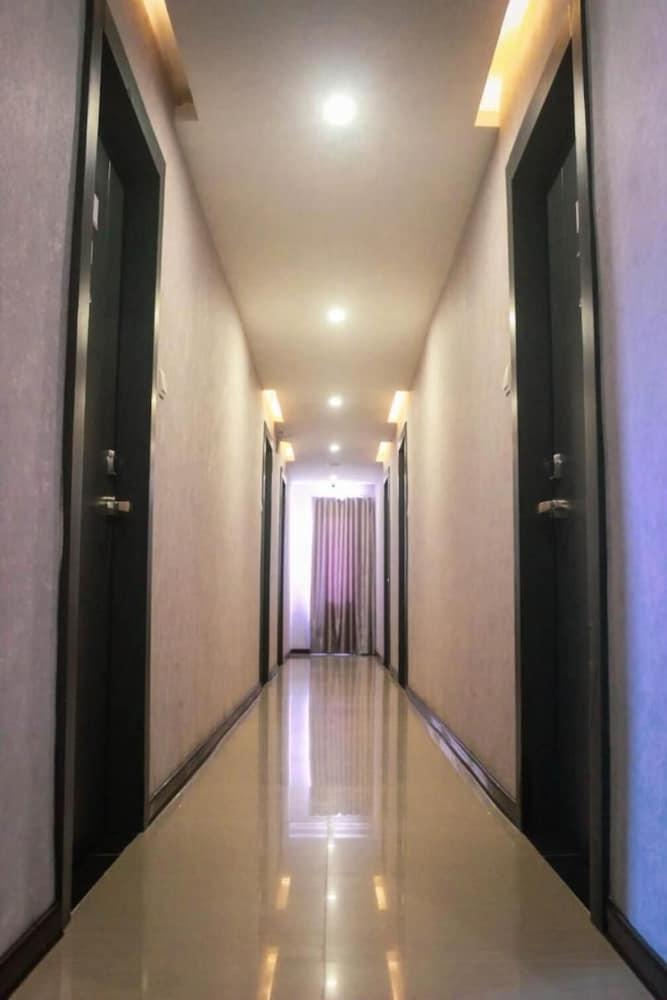 Crew Express Hotel Lubukpakam Extérieur photo