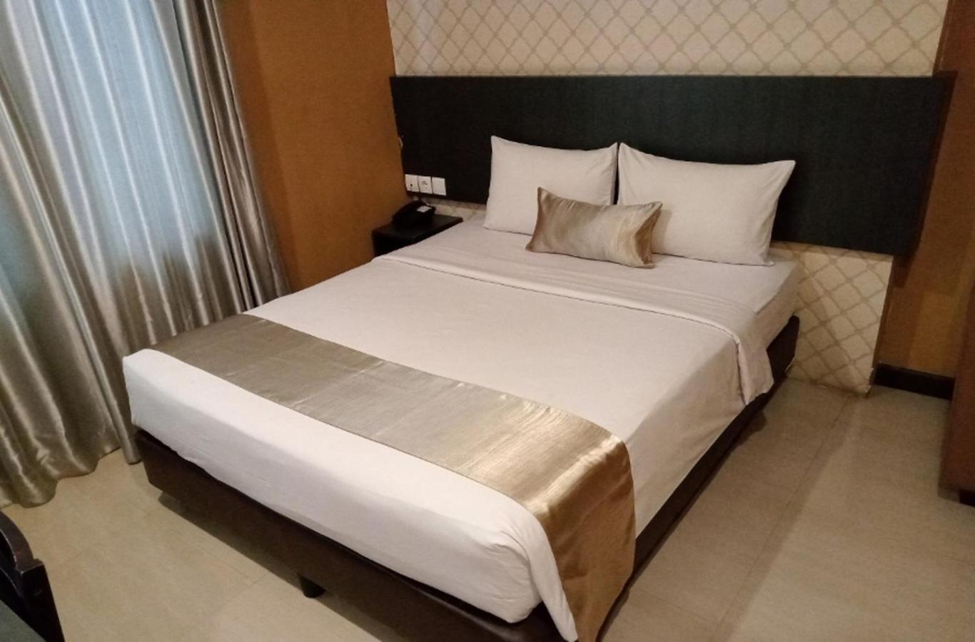 Crew Express Hotel Lubukpakam Extérieur photo