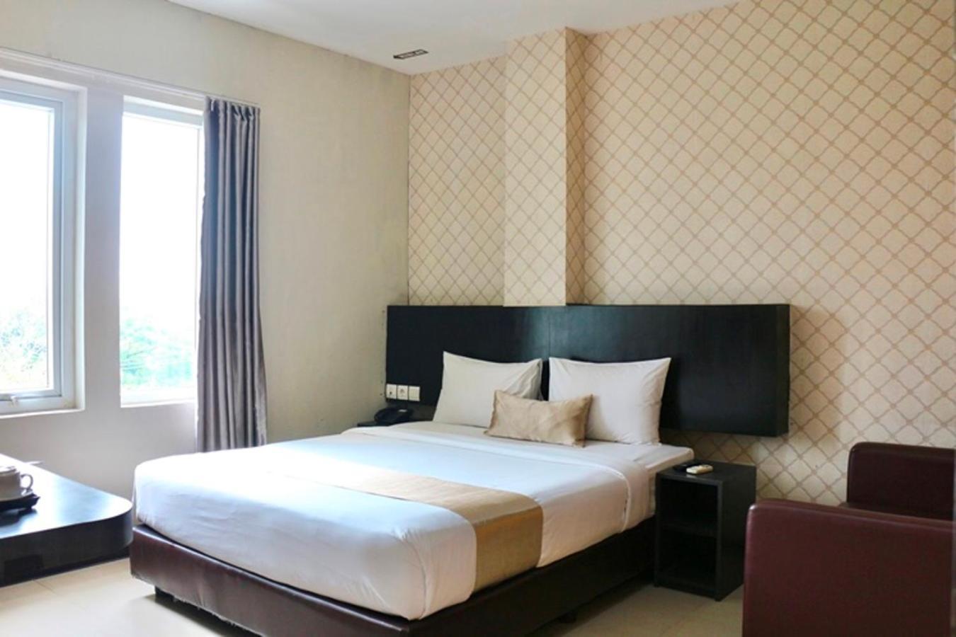 Crew Express Hotel Lubukpakam Extérieur photo