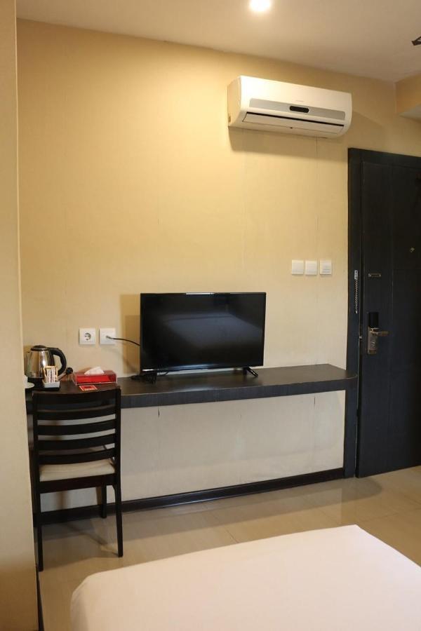 Crew Express Hotel Lubukpakam Extérieur photo