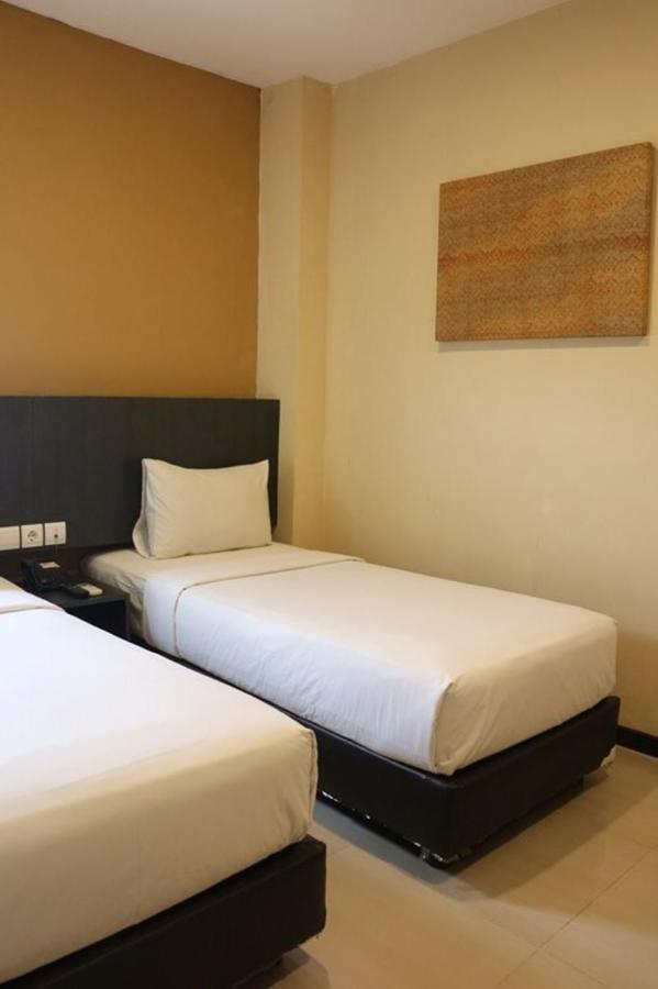 Crew Express Hotel Lubukpakam Extérieur photo