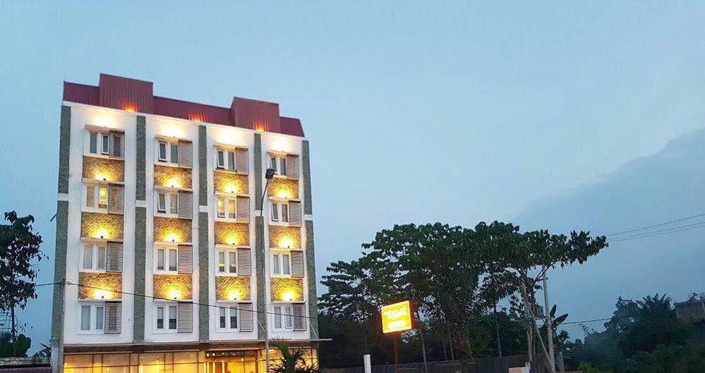 Crew Express Hotel Lubukpakam Extérieur photo