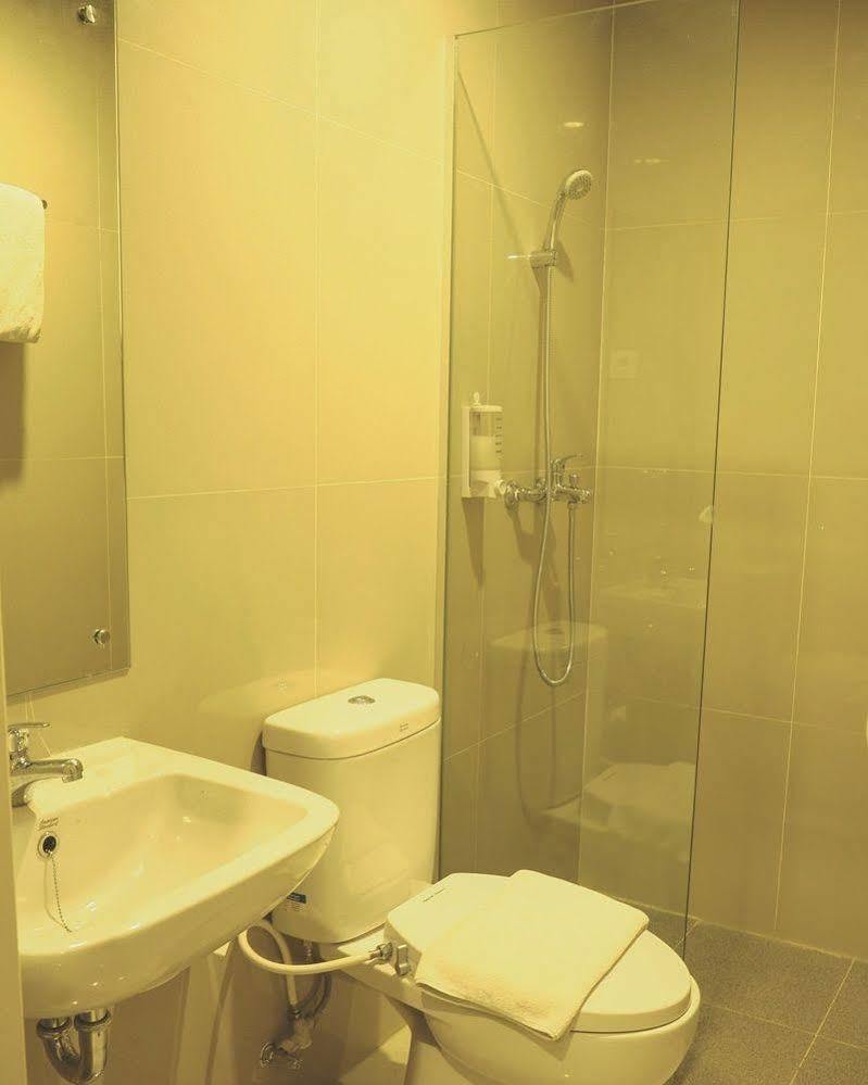 Crew Express Hotel Lubukpakam Extérieur photo